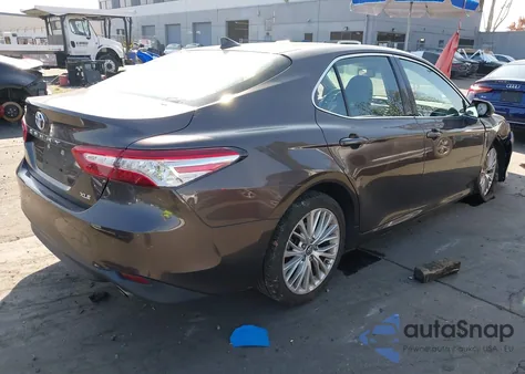 2018 Toyota Camry Xle z USA, uszkodzony, nr VIN 4T1B11HK2JU028793